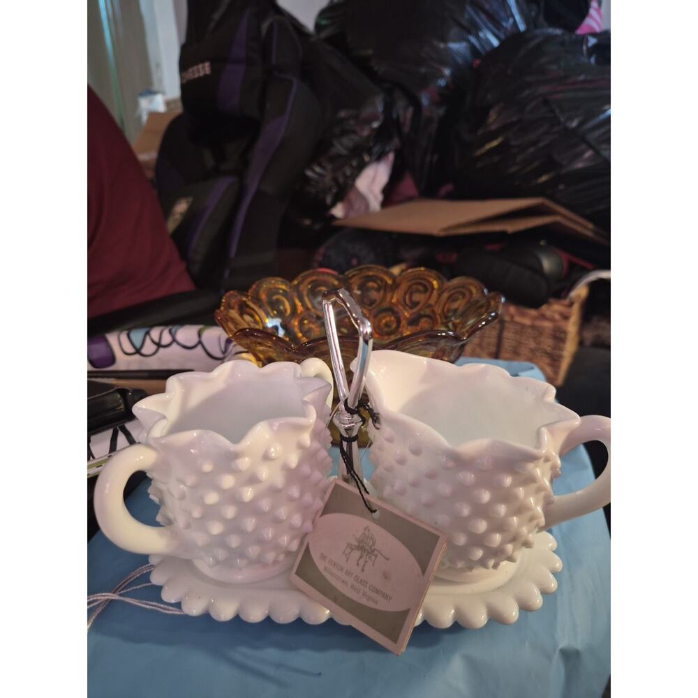 Vintage Fenton White Milk Glass Hobn̈ail Creamer And Sugar Set With Màtching...